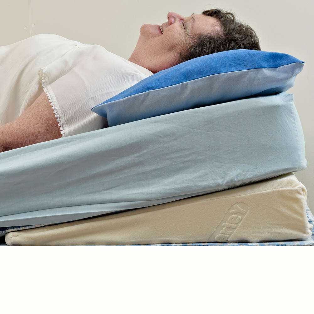 Medical wedge clearance pillow for legs