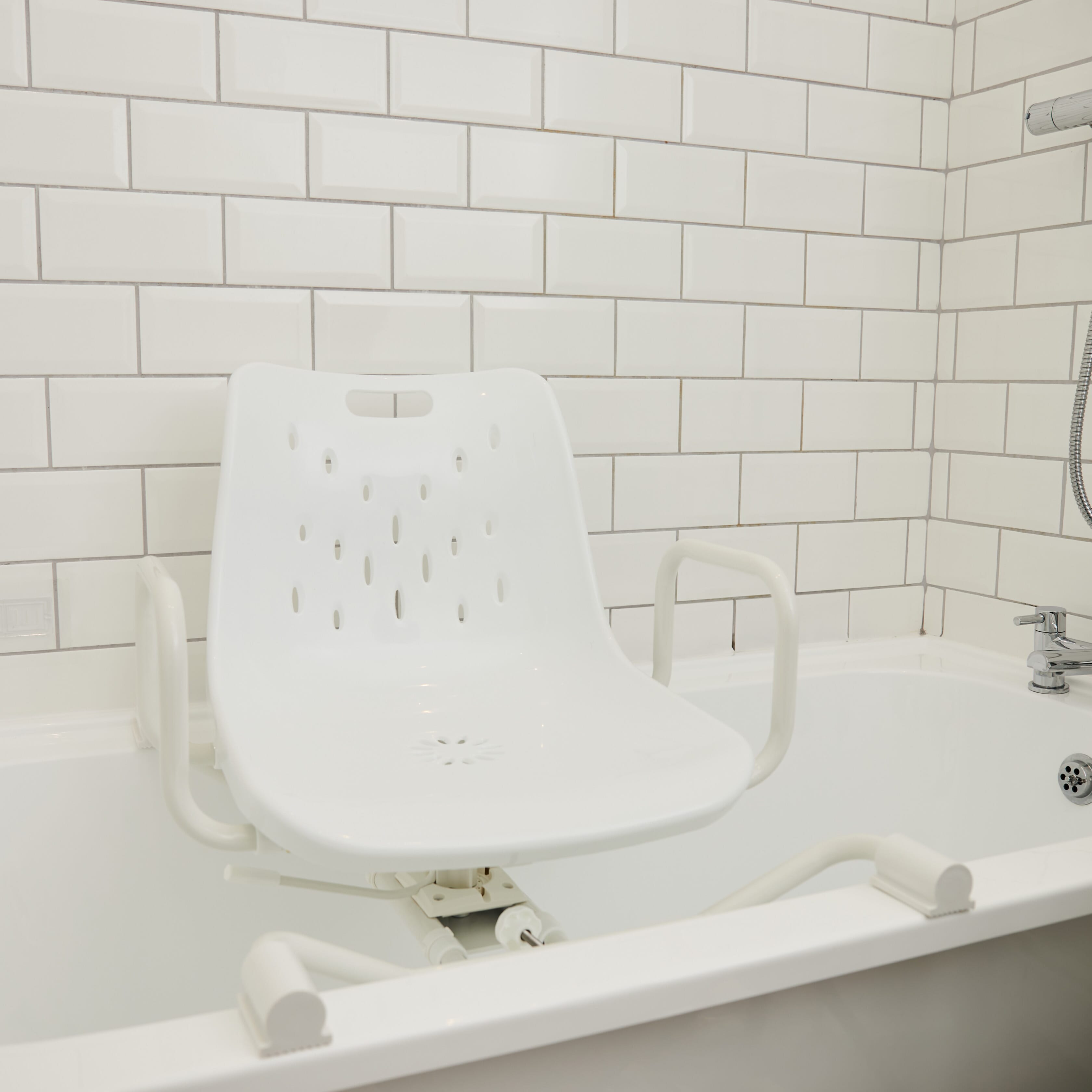 Narrow store bath chair