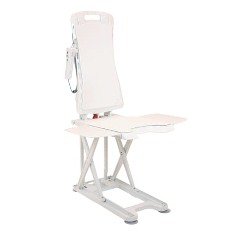 Bath chair that best sale lowers your in water