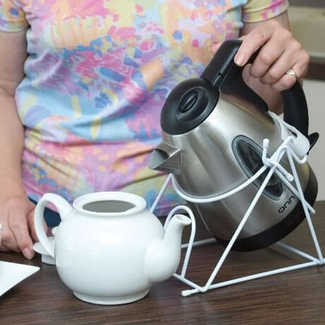 Lightweight kettles for outlet the elderly