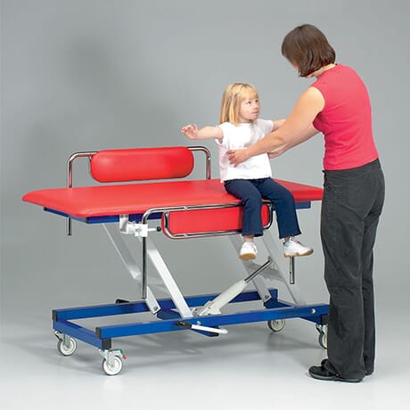 Hydraulic changing clearance table