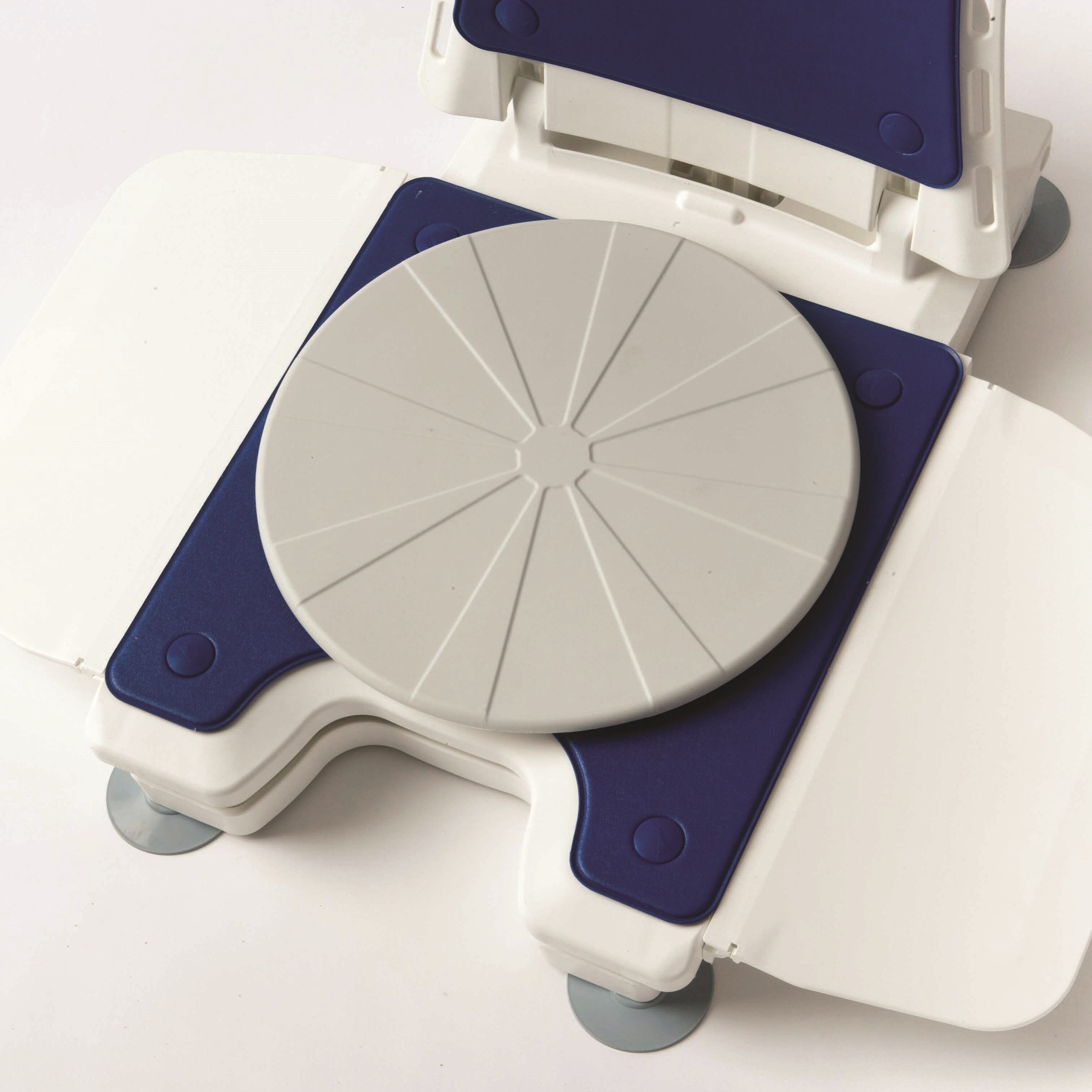 Bath chair that online lowers your in water