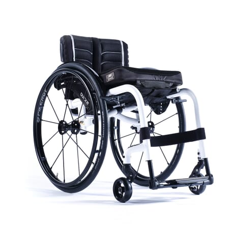 Lightweight collapsible clearance wheelchairs